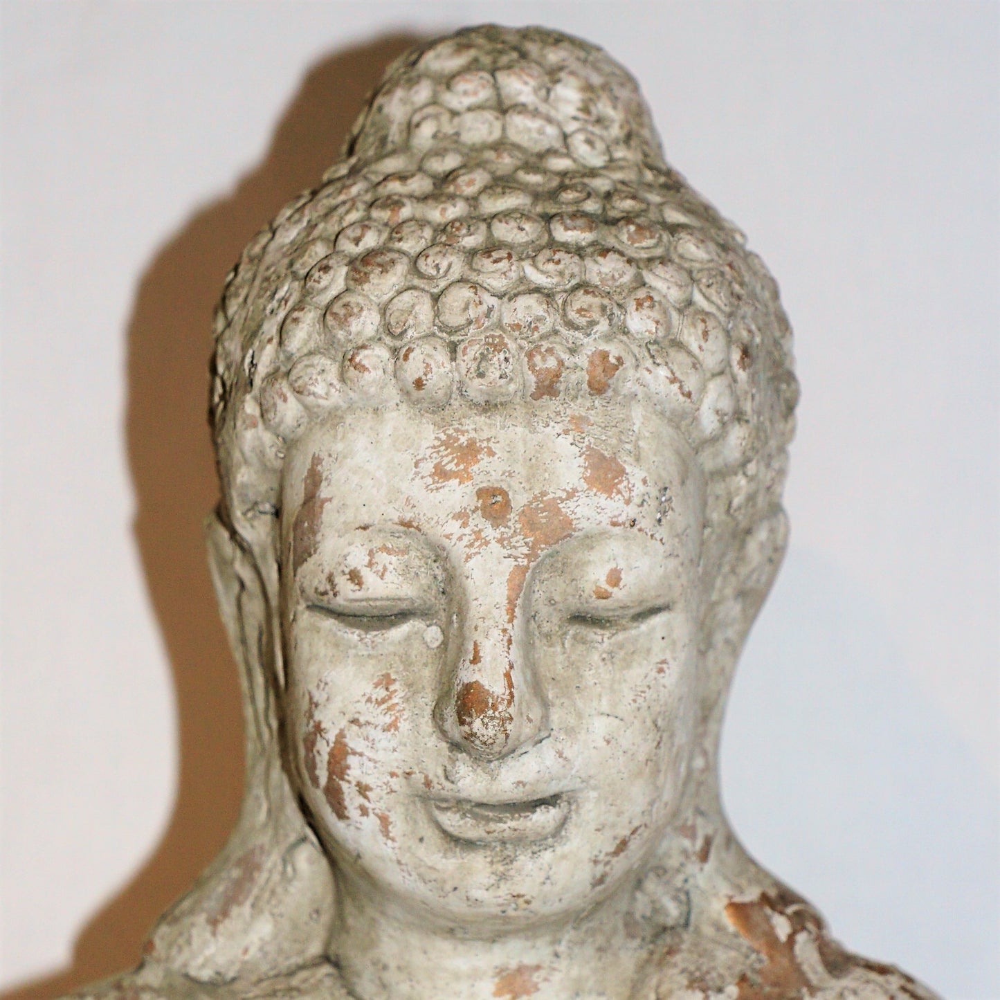 Buddha Shakiaymuni aus Steingut